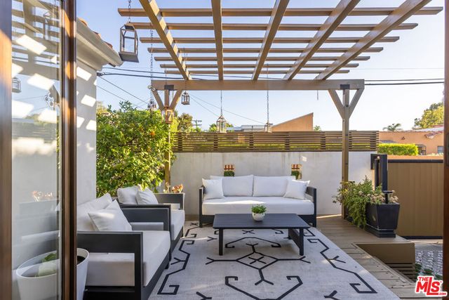 8015 Rosewood Avenue, Los Angeles, CA 90048