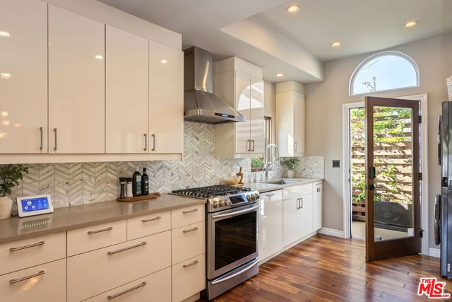 8015 Rosewood Avenue, Los Angeles, CA 90048