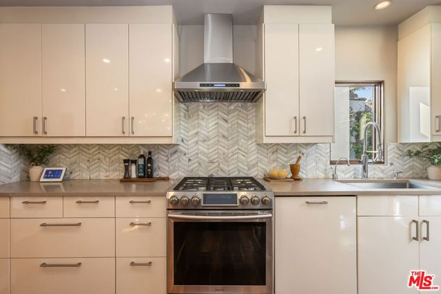 8015 Rosewood Avenue, Los Angeles, CA 90048