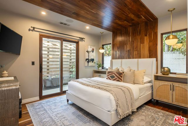 8015 Rosewood Avenue, Los Angeles, CA 90048