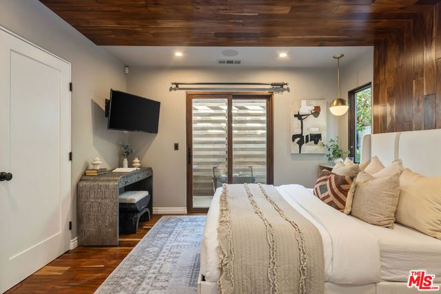 8015 Rosewood Avenue, Los Angeles, CA 90048