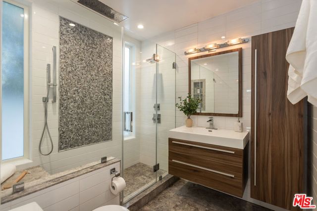 8015 Rosewood Avenue, Los Angeles, CA 90048