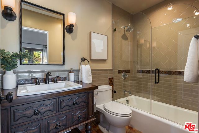 8015 Rosewood Avenue, Los Angeles, CA 90048