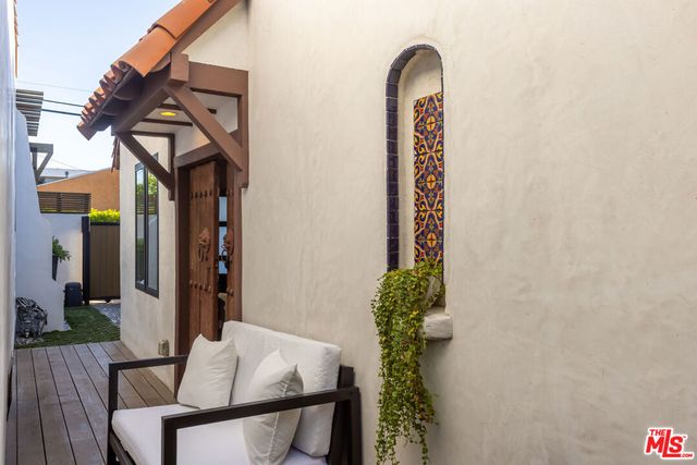 8015 Rosewood Avenue, Los Angeles, CA 90048