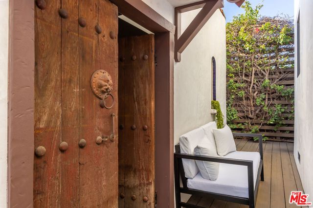 8015 Rosewood Avenue, Los Angeles, CA 90048