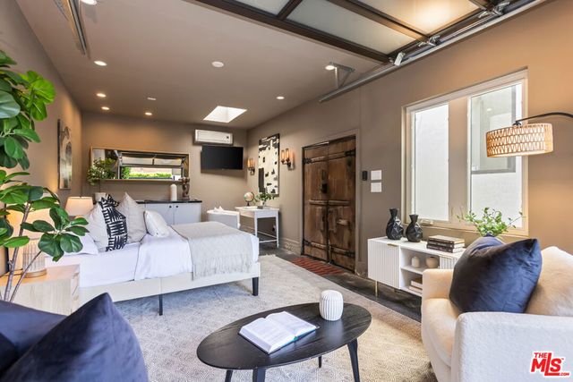 8015 Rosewood Avenue, Los Angeles, CA 90048