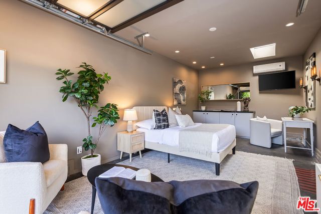 8015 Rosewood Avenue, Los Angeles, CA 90048