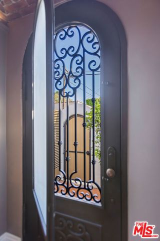 8015 Rosewood Avenue, Los Angeles, CA 90048
