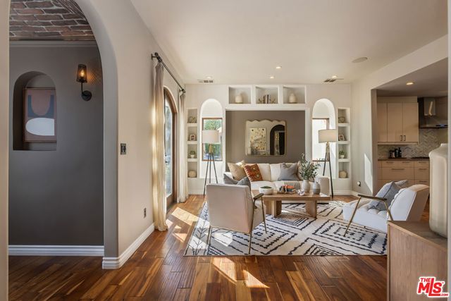 8015 Rosewood Avenue, Los Angeles, CA 90048