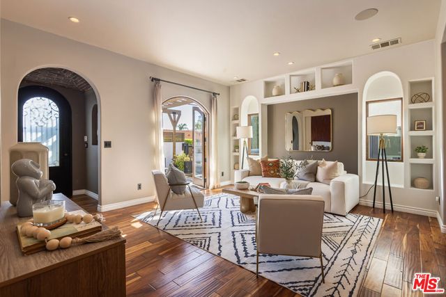 8015 Rosewood Avenue, Los Angeles, CA 90048
