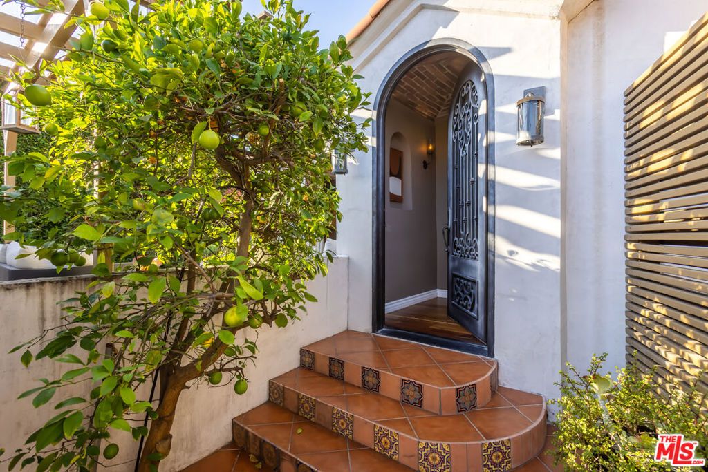 8015 Rosewood Avenue, Los Angeles, CA 90048 — photo 3
