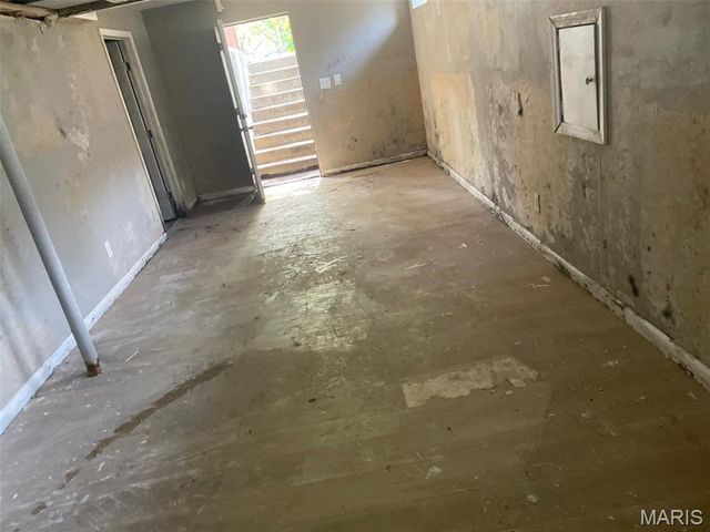 2932 Sherwood Drive, Florissant, MO 63031