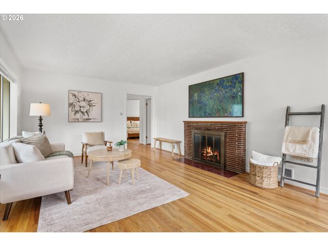 2117 C St, Forest Grove, OR 97116