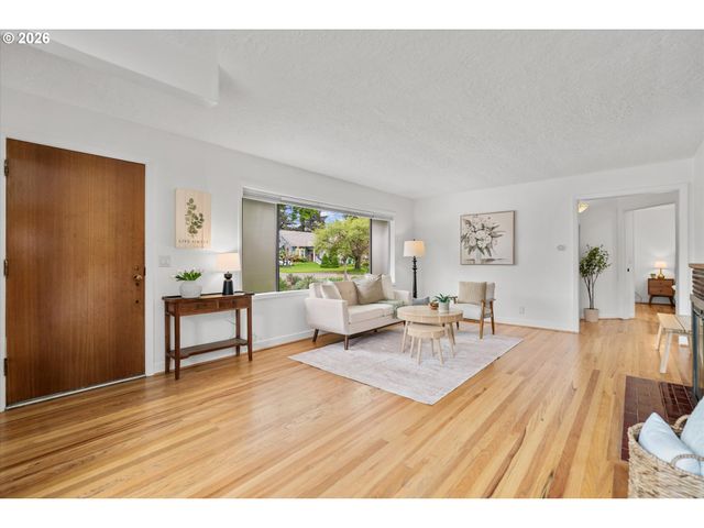 2117 C St, Forest Grove, OR 97116