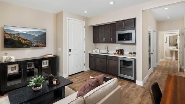 7967 Riverflow Way, Sacramento, CA 95832