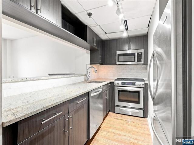 227 Columbus Drive 214b, Jersey City, NJ 07302