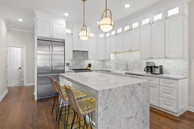 1935 W Belmont Avenue 2, Chicago, IL 60657