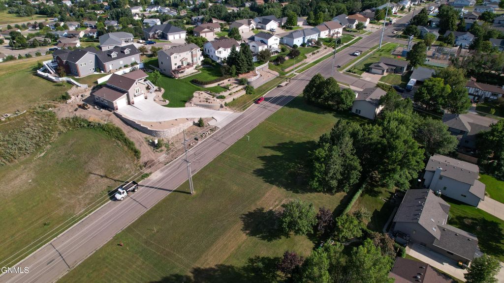 1920 26th Street N, Bismarck, ND 58501 photo 5