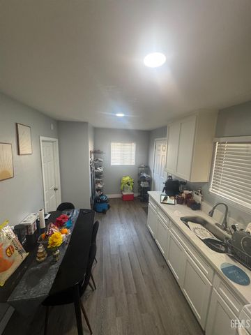 1313 Kelly Street, Bakersfield, CA 93304