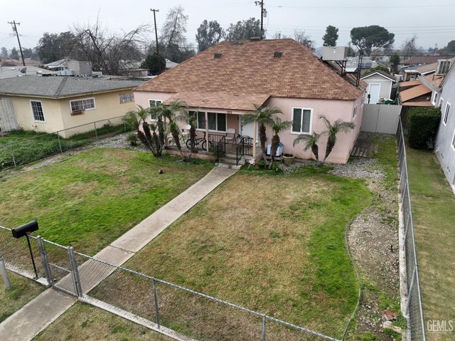 1313 Kelly Street, Bakersfield, CA 93304