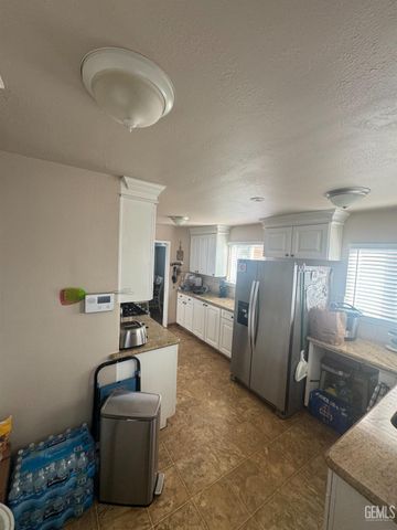 1313 Kelly Street, Bakersfield, CA 93304
