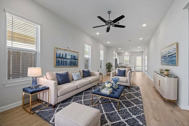 2505 S Houston Avenue, Pearland, TX 77581