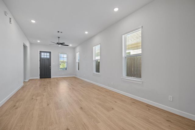 2505 S Houston Avenue, Pearland, TX 77581