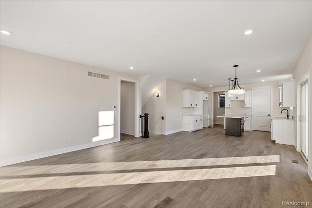 4060 Blossom Drive, Sterling Heights, MI 48314