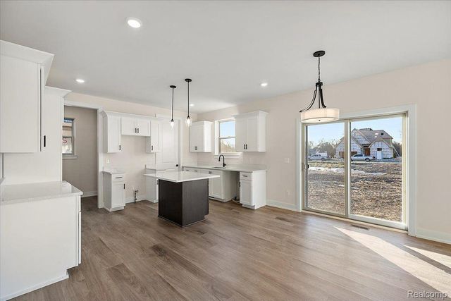 4060 Blossom Drive, Sterling Heights, MI 48314