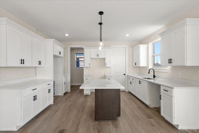 4060 Blossom Drive, Sterling Heights, MI 48314