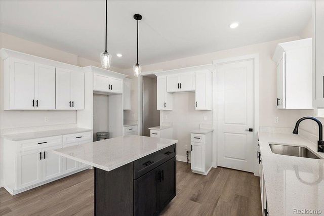 4060 Blossom Drive, Sterling Heights, MI 48314