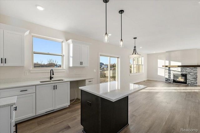 4060 Blossom Drive, Sterling Heights, MI 48314