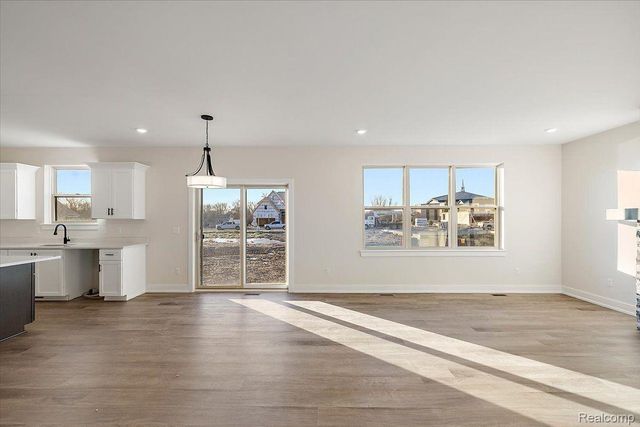 4060 Blossom Drive, Sterling Heights, MI 48314