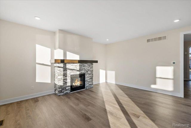 4060 Blossom Drive, Sterling Heights, MI 48314