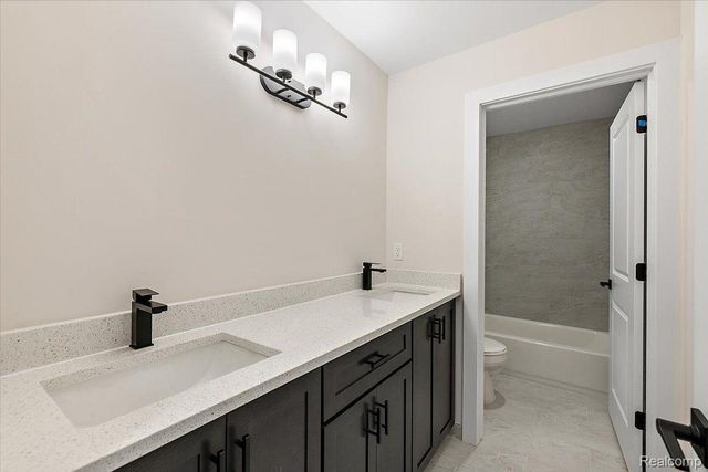 4060 Blossom Drive, Sterling Heights, MI 48314