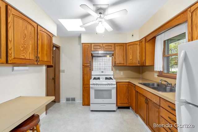 1880 Lynne Lane Nw, City Of Grand Rapids, MI 49504