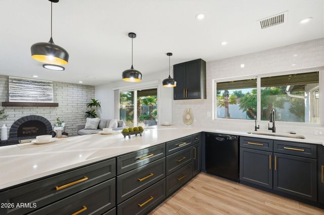 13060 N 48TH Place N, Scottsdale, AZ 85254