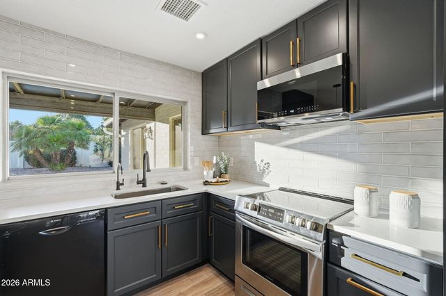 13060 N 48TH Place N, Scottsdale, AZ 85254