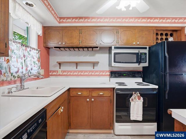 3672 Jefferson Pl SE, Albany, OR 97322
