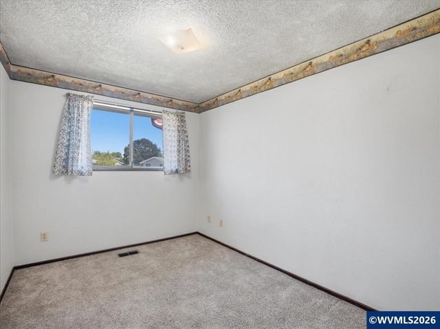 3672 Jefferson Pl SE, Albany, OR 97322