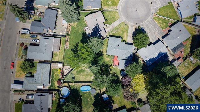 3672 Jefferson Pl SE, Albany, OR 97322