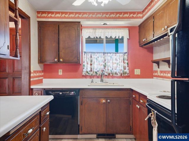 3672 Jefferson Pl SE, Albany, OR 97322