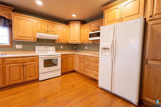 5909 W Chadwick Pl Place, Sioux Falls, SD 57106