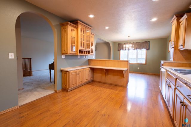 5909 W Chadwick Pl Place, Sioux Falls, SD 57106