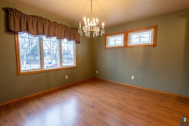 5909 W Chadwick Pl Place, Sioux Falls, SD 57106