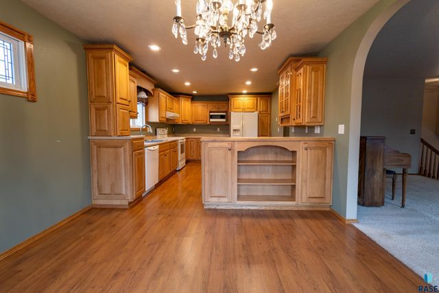 5909 W Chadwick Pl Place, Sioux Falls, SD 57106