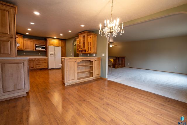 5909 W Chadwick Pl Place, Sioux Falls, SD 57106