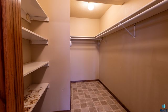 5909 W Chadwick Pl Place, Sioux Falls, SD 57106