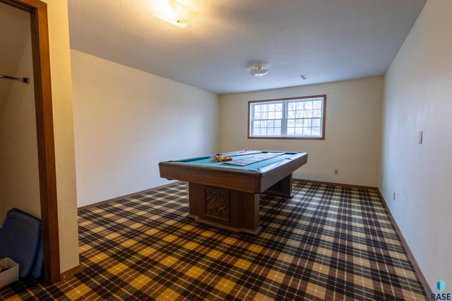 5909 W Chadwick Pl Place, Sioux Falls, SD 57106