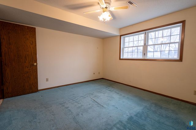 5909 W Chadwick Pl Place, Sioux Falls, SD 57106